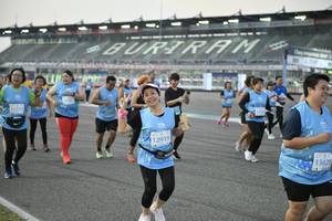 BIB: 1098
                            <button type="button" onclick="openModal(10466911)" class="btn btn-primary btn-sm float-right btn-popup" data-toggle="modal" data-target=".modal-high-quality">
                        <i class="fas fa-shopping-cart"></i> Add to Cart
                    </button>
                                            <button type="button" onclick="isThisMe(10466911, true)" class="btn btn-success btn-sm float-right btn-popup btn-isme hidden" data-toggle="tooltip" data-placement="bottom" title="นี่คือรูปของคุณใช่ไหม คลิกที่นี่เพื่อเอาเข้าอัลบั้ม">
                        <i class="fas fa-plus"></i> Add to album
                    </button>
                    <button type="button" onclick="isThisMe(10466911, false)" class="btn btn-warning btn-sm float-right btn-popup btn-isnotme hidden">
                        <i class="fas fa-ban"></i> Remove from album
                    </button>